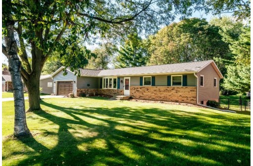 504 Woodvale Dr, DeForest, WI 53532