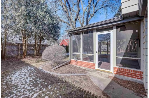 110 S Rock Rd, Madison, WI 53705