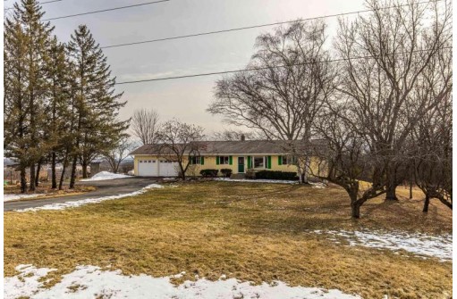 W5107 County Road W, New Glarus, WI 53574