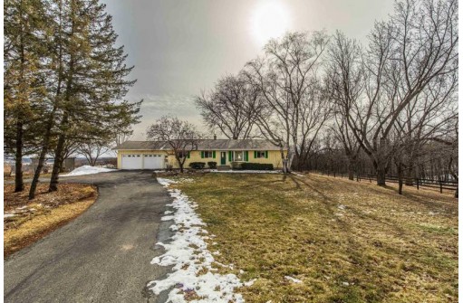 W5107 County Road W, New Glarus, WI 53574