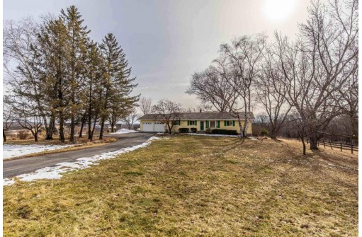 W5107 County Road W, New Glarus, WI 53574