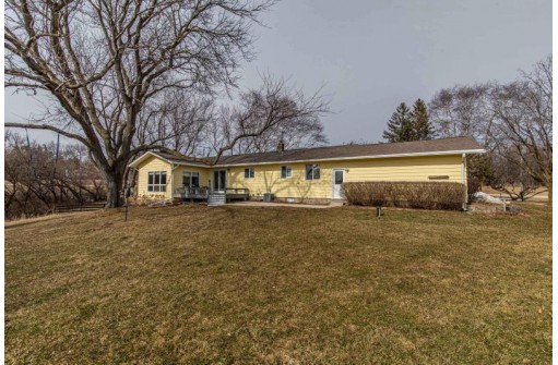 W5107 County Road W, New Glarus, WI 53574