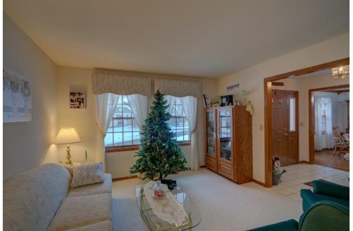 926 S Holt Cir, Madison, WI 53719-3033