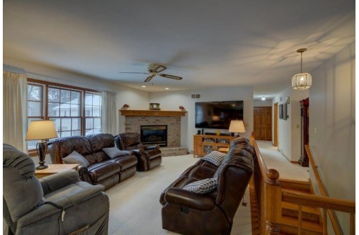 926 S Holt Cir, Madison, WI 53719-3033