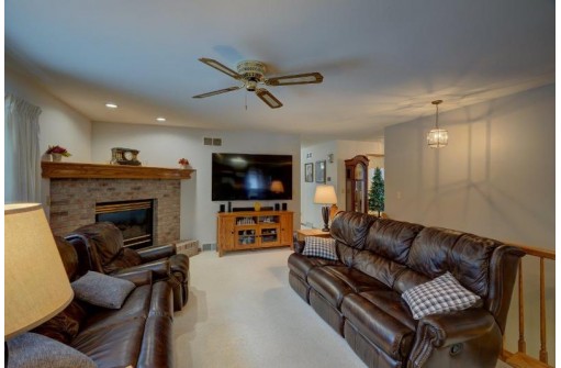 926 S Holt Cir, Madison, WI 53719-3033