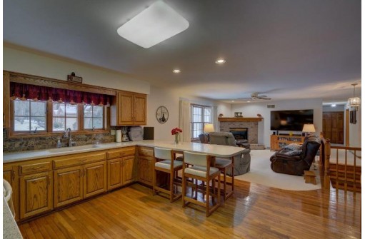 926 S Holt Cir, Madison, WI 53719-3033