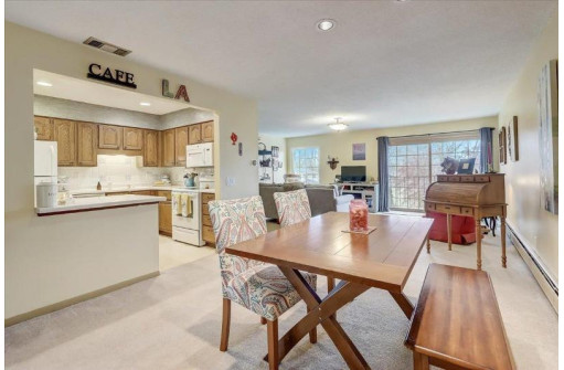 8 Golf Course Rd, Madison, WI 53704