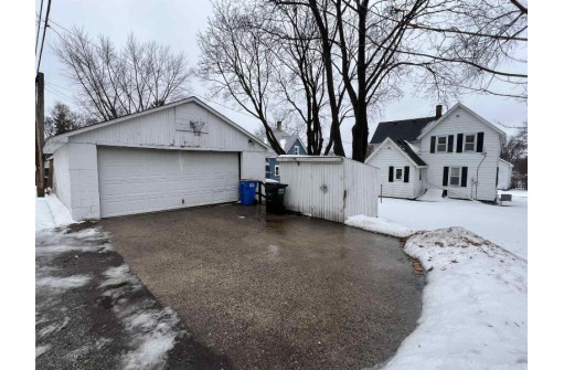 707 W Conant St, Portage, WI 53901