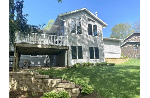 415 Park View Dr, Mount Horeb, WI 53572