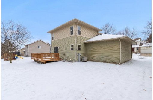 526 Aztalan Dr, Madison, WI 53718