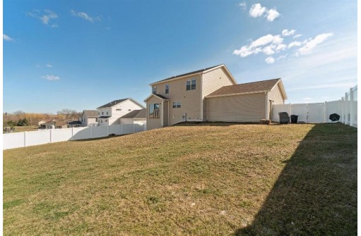 1410 Grandview Ct, Watertown, WI 53098