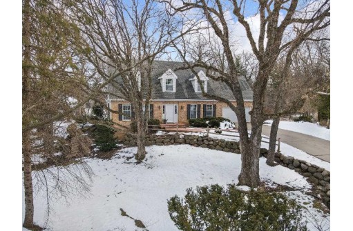 5 Hodgson Ct, Madison, WI 53717