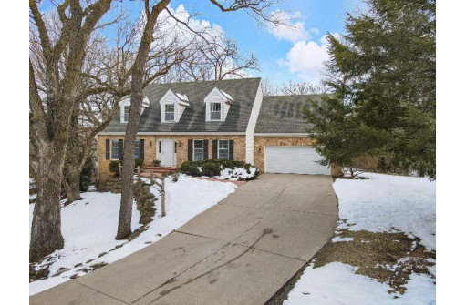 5 Hodgson Ct, Madison, WI 53717