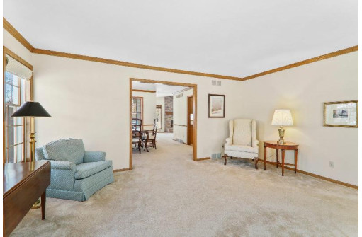 5 Hodgson Ct, Madison, WI 53717