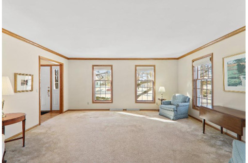 5 Hodgson Ct, Madison, WI 53717