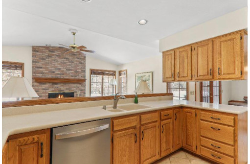 5 Hodgson Ct, Madison, WI 53717