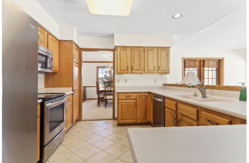 5 Hodgson Ct, Madison, WI 53717