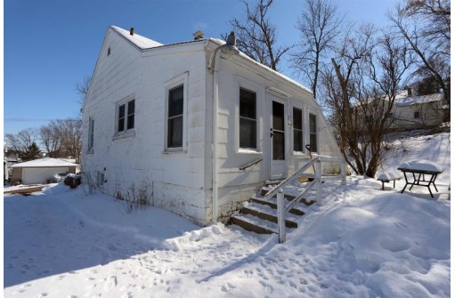 609 Western Ave, Elroy, WI 53929