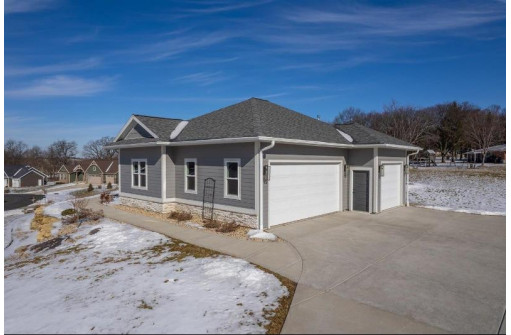 3078 Parker Pass, Sun Prairie, WI 53590