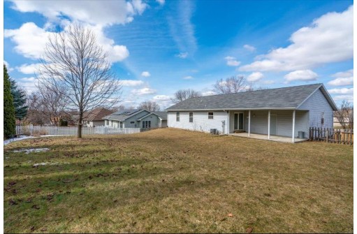 5137 Prairie Rose Rd, Madison, WI 53704