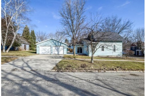 819 1st St, New Glarus, WI 53574