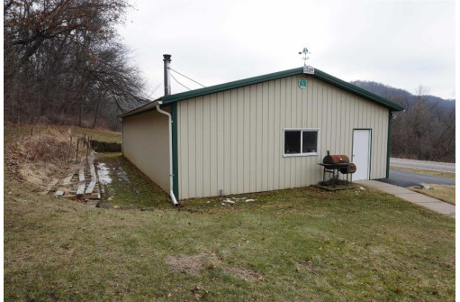 57698 Hwy 171, Ferryville, WI 54628