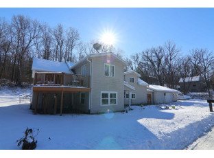 W9429 Parkway Dr Poynette, WI 53955