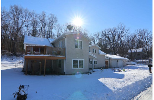 W9429 Parkway Dr, Poynette, WI 53955