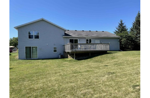 1808 Cedarbrook Ln, Stoughton, WI 53589