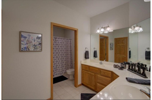 1342 Woodgrove Way, Sun Prairie, WI 53590