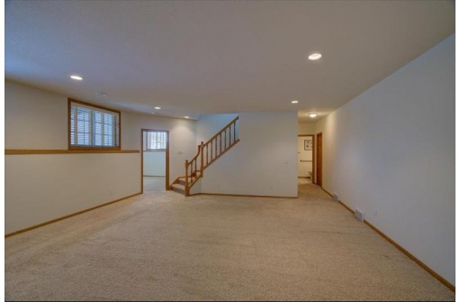 1342 Woodgrove Way, Sun Prairie, WI 53590