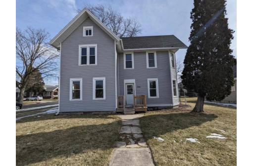 301 S 6th St, Watertown, WI 53094