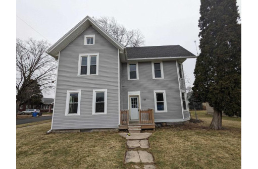 301 S 6th St, Watertown, WI 53094