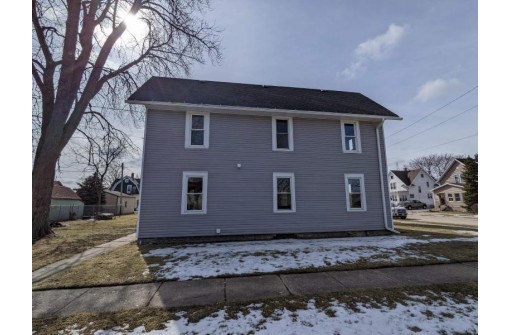 301 S 6th St, Watertown, WI 53094