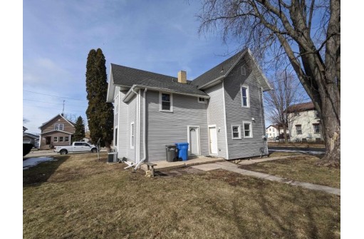 301 S 6th St, Watertown, WI 53094