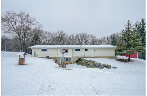 N3598 Mcmillan Rd, Poynette, WI 53955