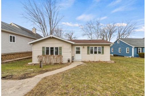 W11338 Red Cedar Dr, Lodi, WI 53555