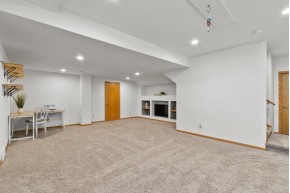 4402 Iris Ct