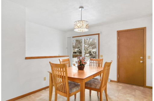 3006 Artesian Ln, Madison, WI 53713