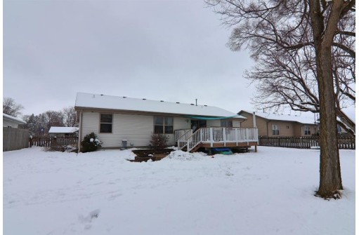 587 S Grant Ave, Janesville, WI 53548