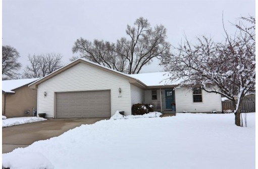 587 S Grant Ave, Janesville, WI 53548