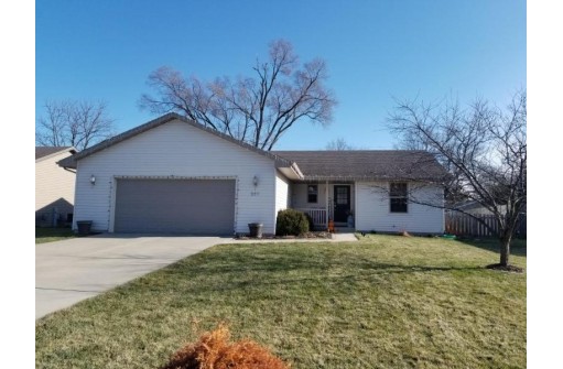 587 S Grant Ave, Janesville, WI 53548