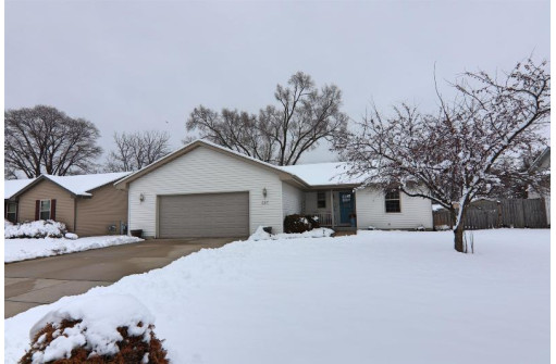 587 S Grant Ave, Janesville, WI 53548