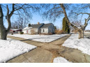 1433 Greenwich Ln, Janesville, WI 53545