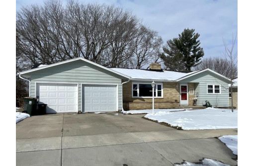 150 Clement Ave, Sun Prairie, WI 53590