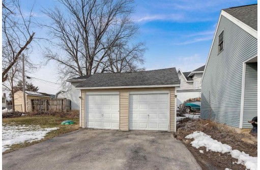 616 E Main St, Stoughton, WI 53589