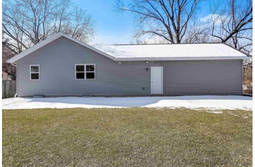 410 Debs Rd, Madison, WI 53704