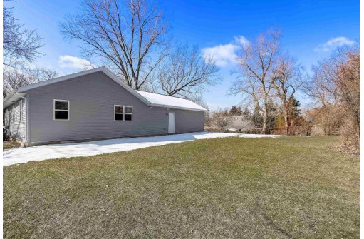 410 Debs Rd, Madison, WI 53704