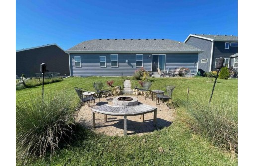 5251 Lodgecliffe Ln, McFarland, WI 53558