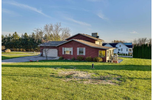 3720 Millstone Ln, DeForest, WI 53532